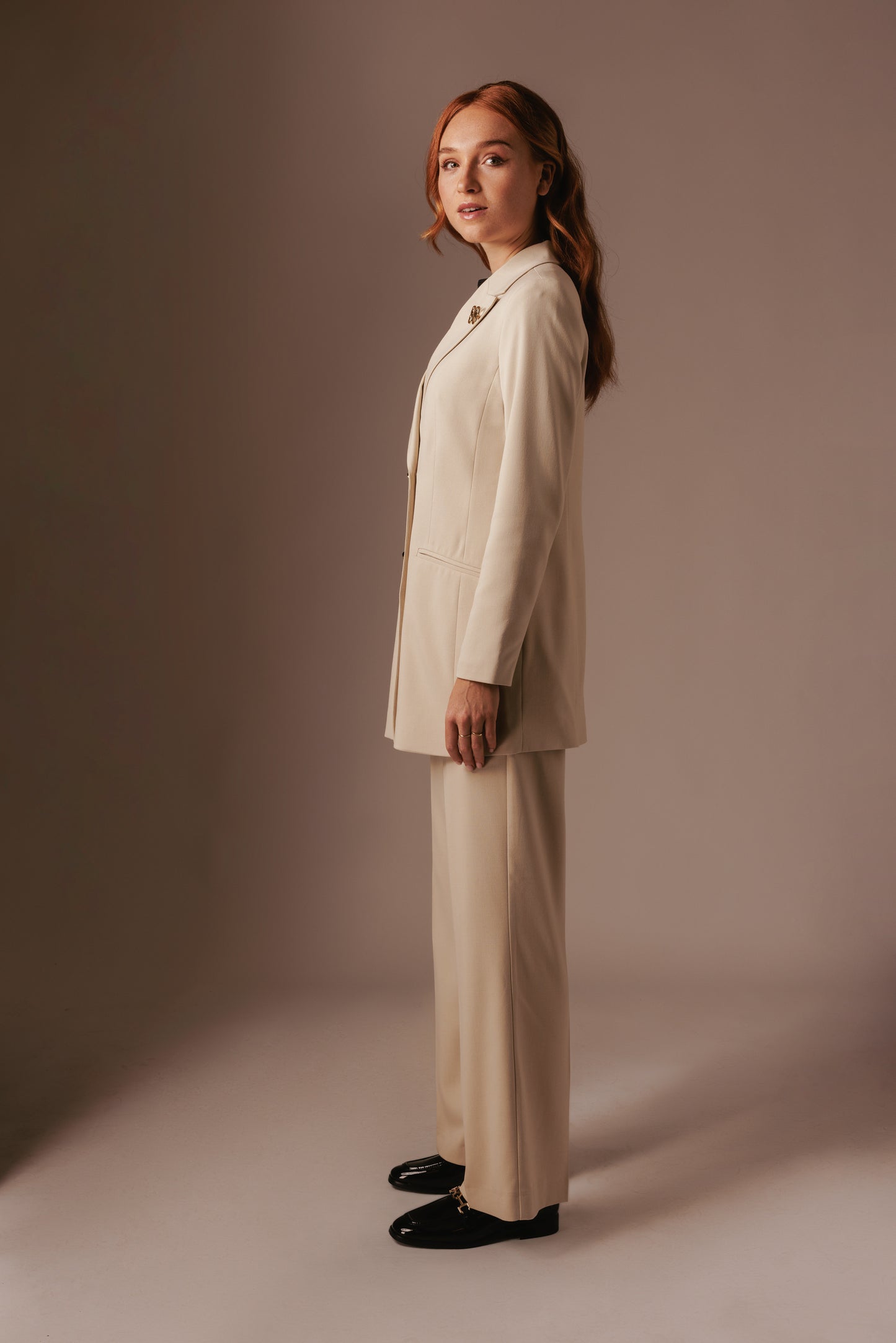 Nora Blazer Lang - Beige met gouden details