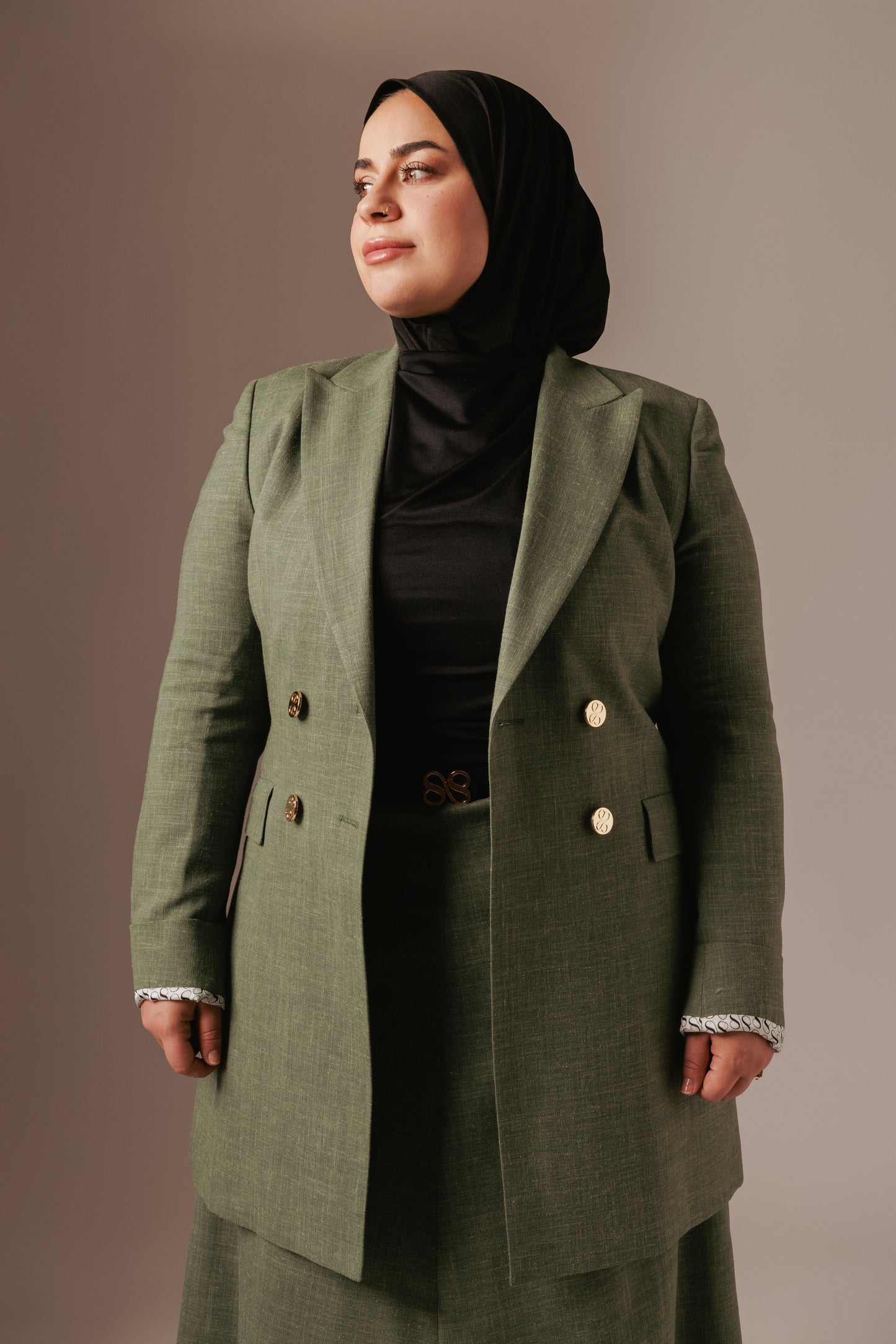 Hannah Blazer Lang - Mosgroen met gouden details